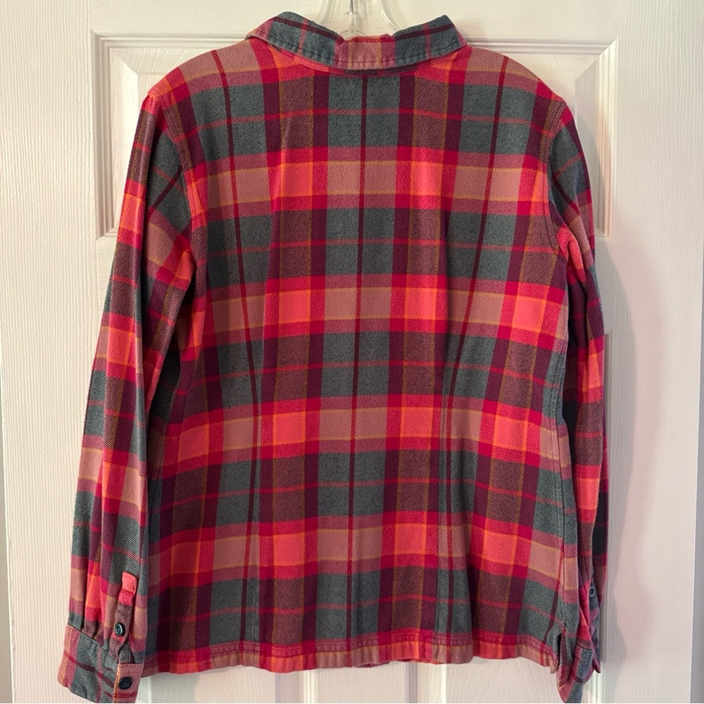 Women’s Patagonia Red and Gray Plaid Button-Up Shirt - Picture 5 of 5